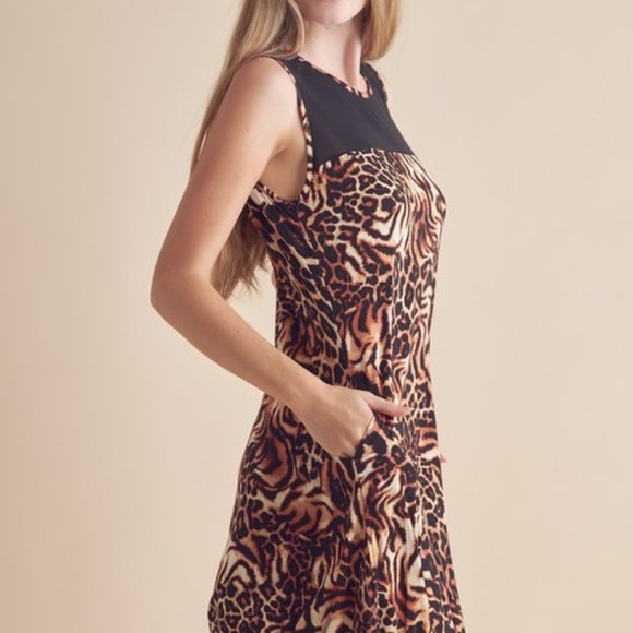 Yelete Full Size Animal Print Round Neck Sleeveless Dress with Pockets - Picture 5 of 5